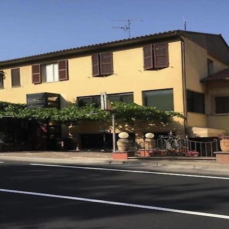 Hotel La Nuova Pergoletta Orvieto Exterior photo